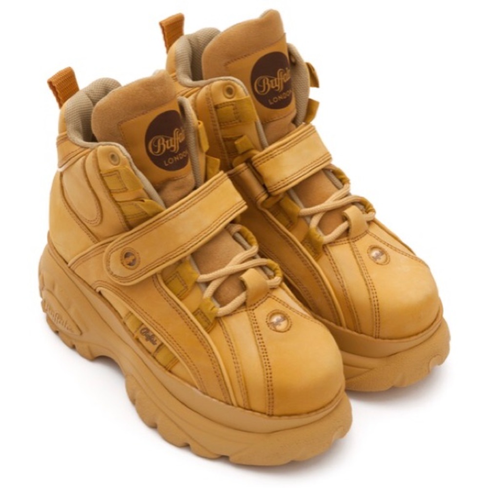 ✨ Buffalo London Tan Caramel High Top Platform ✨
